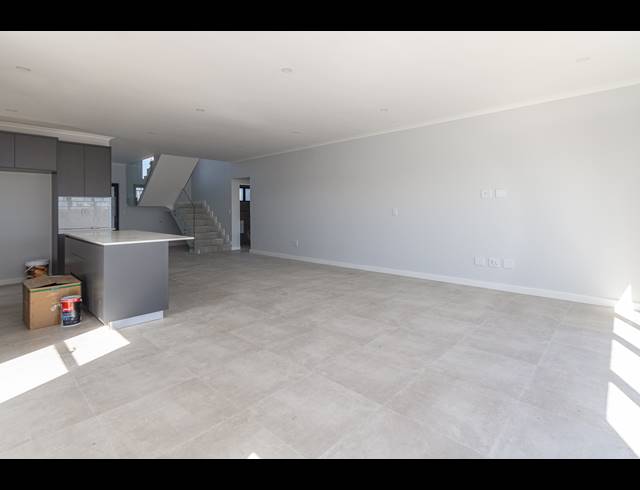 4 BEDROOM FREEHOLD FOR SALE IN PARKLANDS NORTH